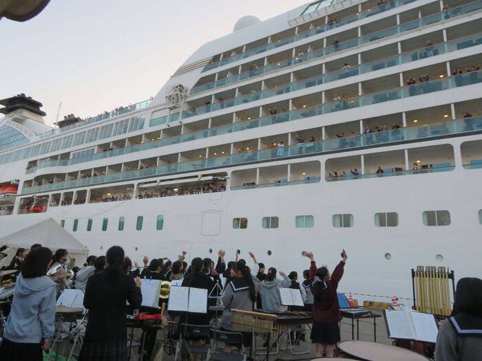 クルーズ客船お見送り演奏